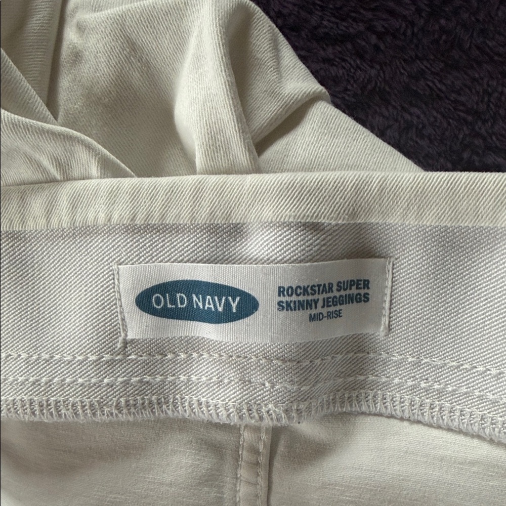 Old Navy Rockstar White Distressed Skinny Jeans - Picture 3 of 5